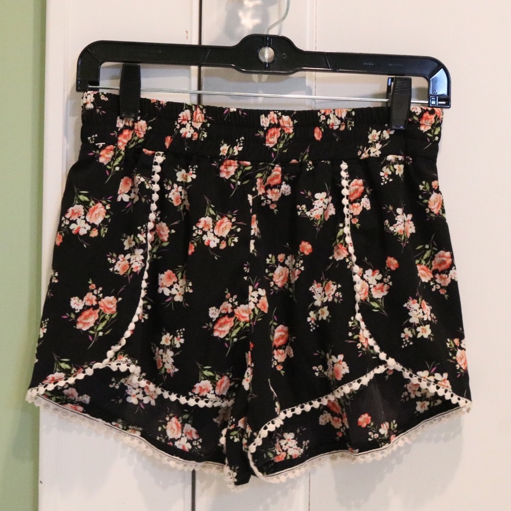 Black floral shorts w/ elastic waistband